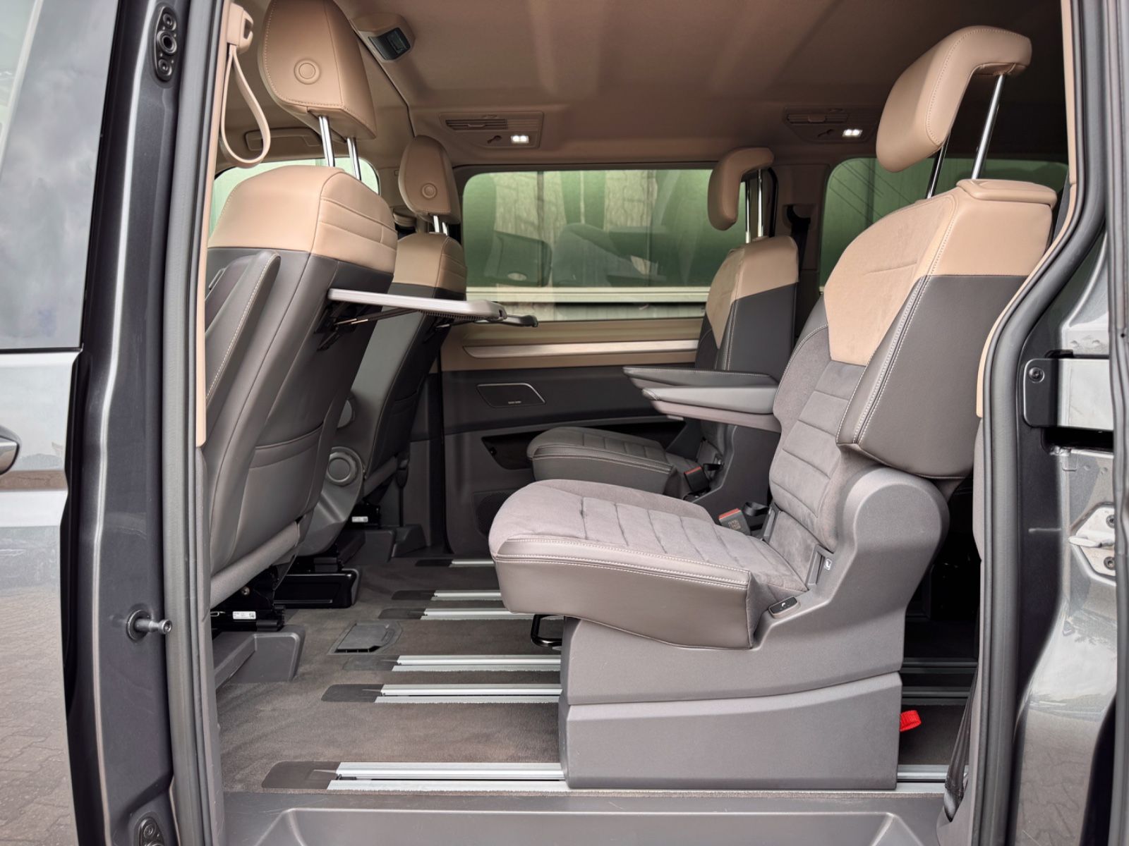 Fahrzeugabbildung Volkswagen T7 Multivan 1.4 TSI eHybrid Lang Life *7-SITZE*