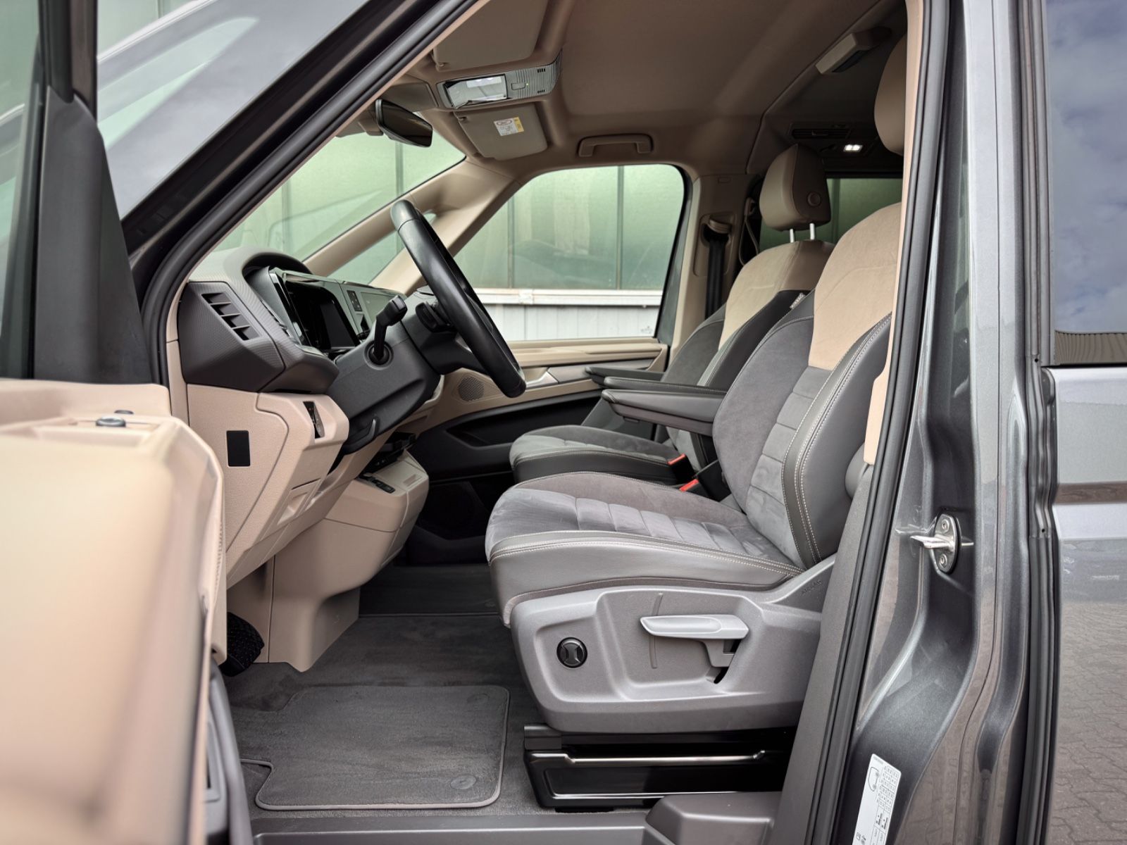 Fahrzeugabbildung Volkswagen T7 Multivan 1.4 TSI eHybrid Lang Life *7-SITZE*