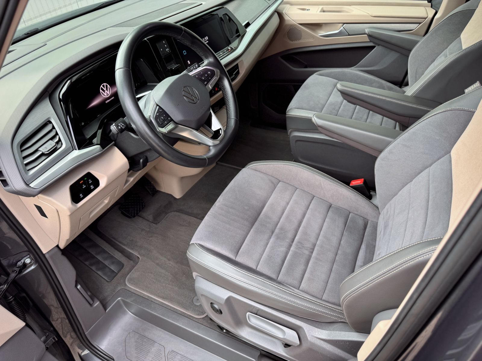 Fahrzeugabbildung Volkswagen T7 Multivan 1.4 TSI eHybrid Lang Life *7-SITZE*