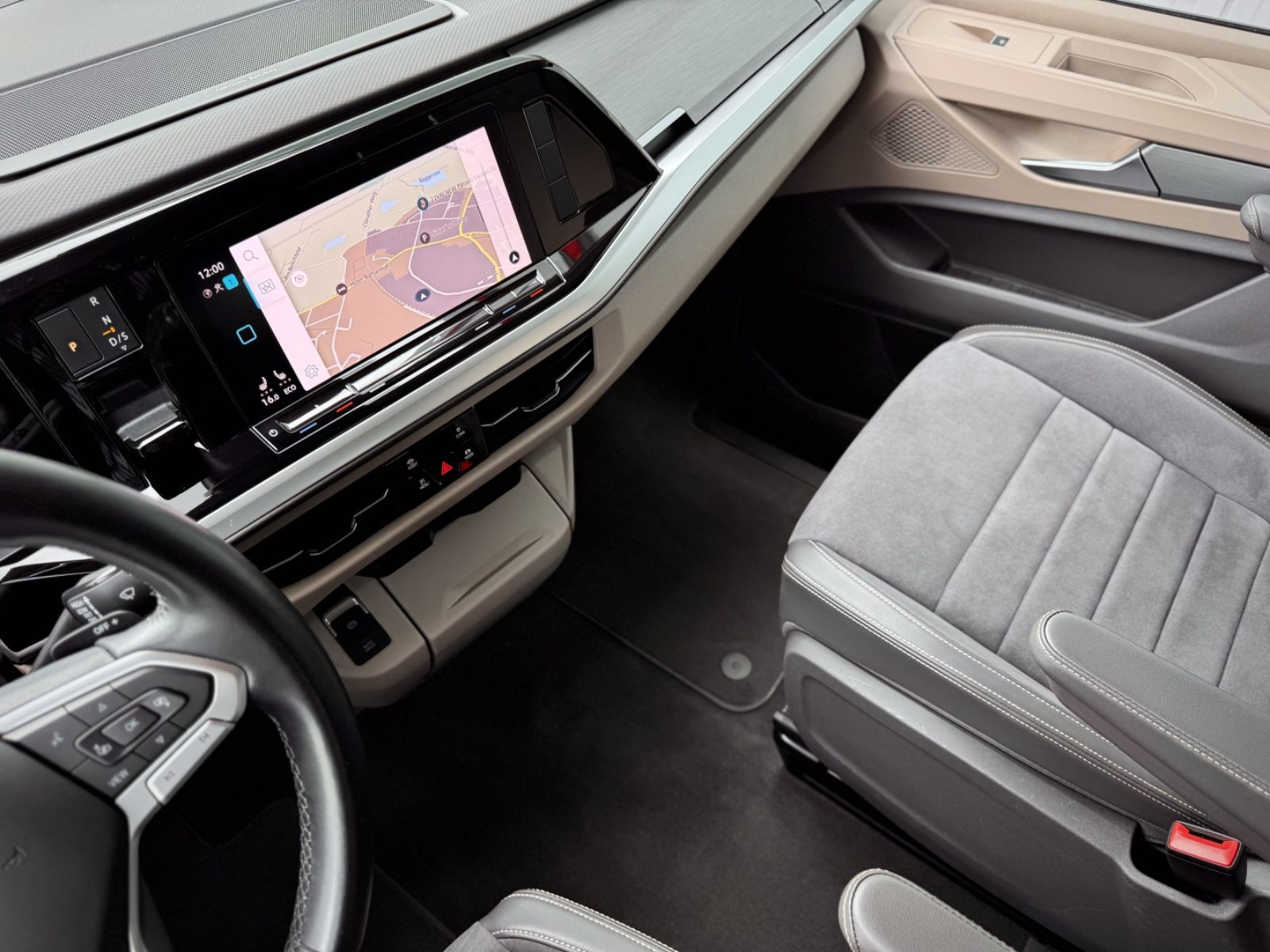Fahrzeugabbildung Volkswagen T7 Multivan 1.4 TSI eHybrid Lang Life *7-SITZE*