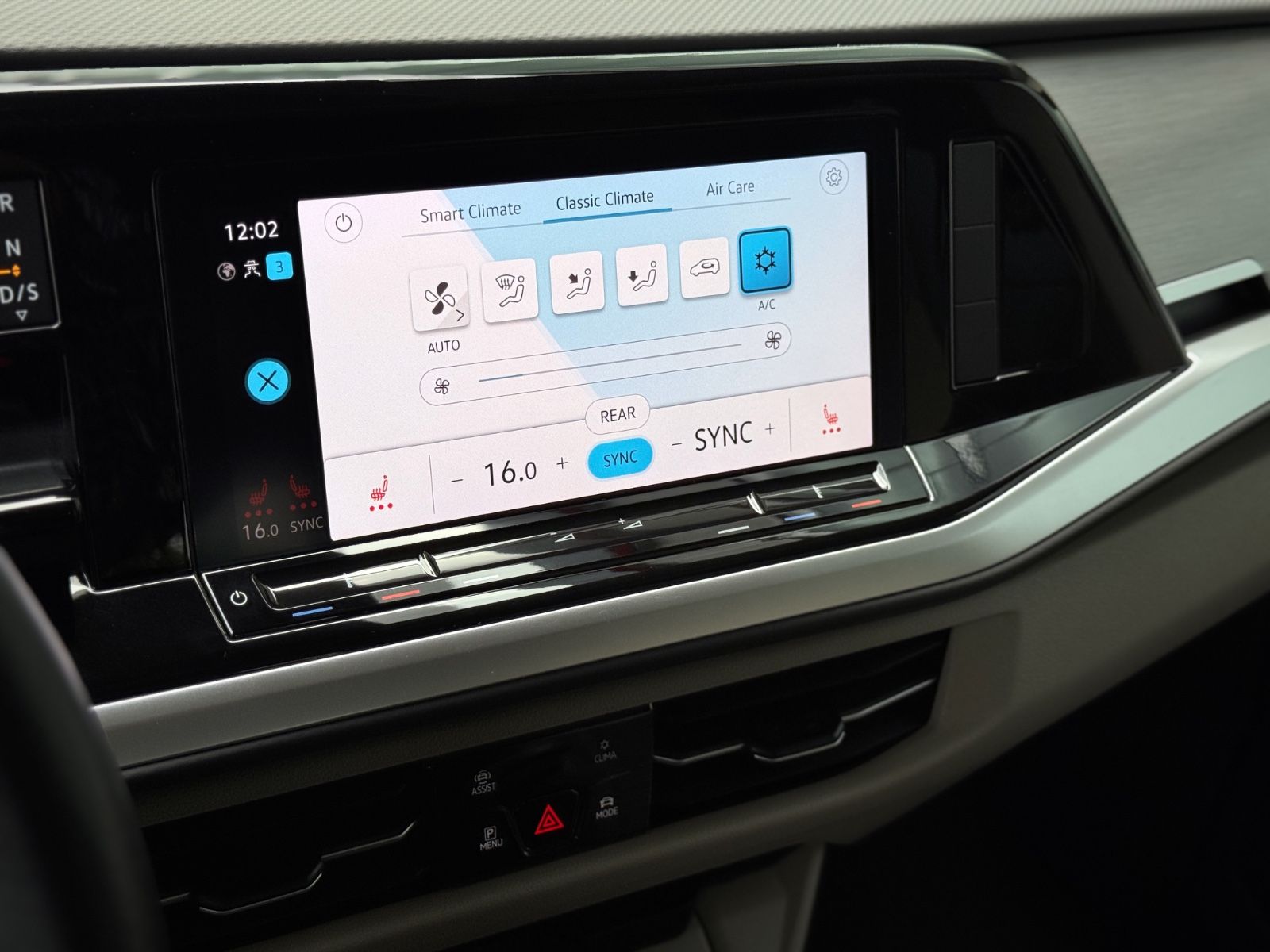 Fahrzeugabbildung Volkswagen T7 Multivan 1.4 TSI eHybrid Lang Life *7-SITZE*