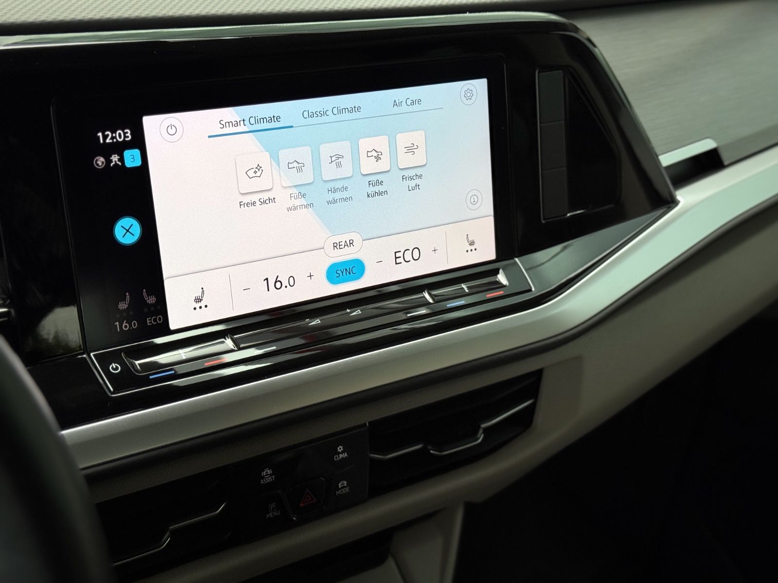 Fahrzeugabbildung Volkswagen T7 Multivan 1.4 TSI eHybrid Lang Life *7-SITZE*