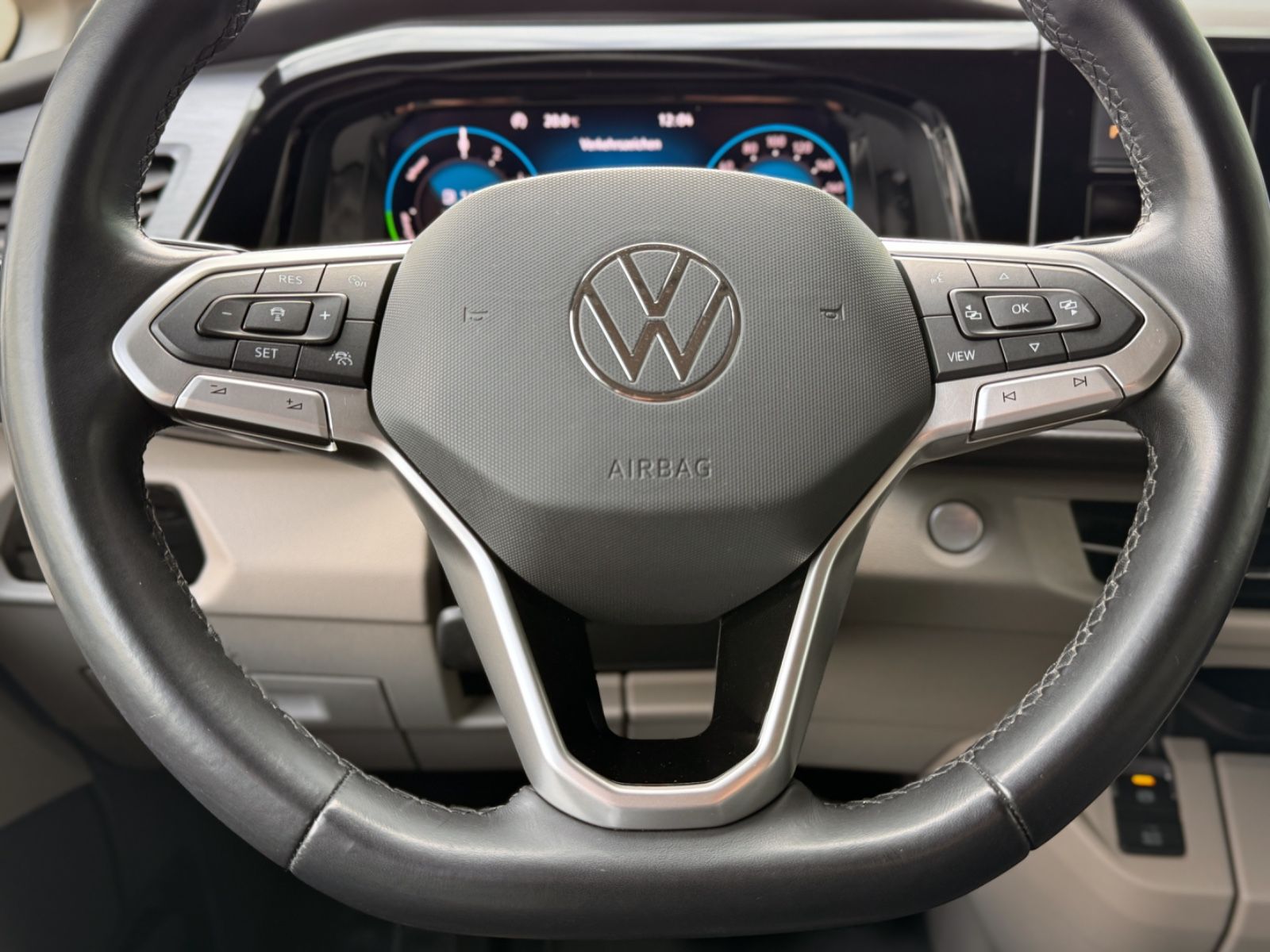 Fahrzeugabbildung Volkswagen T7 Multivan 1.4 TSI eHybrid Lang Life *7-SITZE*