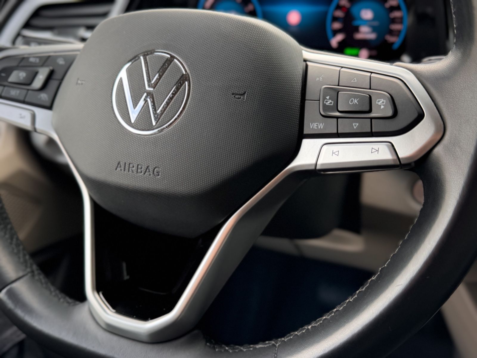 Fahrzeugabbildung Volkswagen T7 Multivan 1.4 TSI eHybrid Lang Life *7-SITZE*