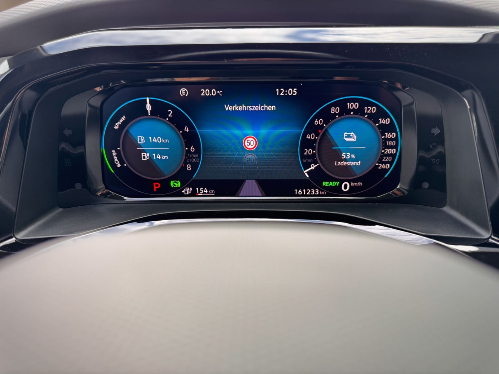 Fahrzeugabbildung Volkswagen T7 Multivan 1.4 TSI eHybrid Lang Life *7-SITZE*
