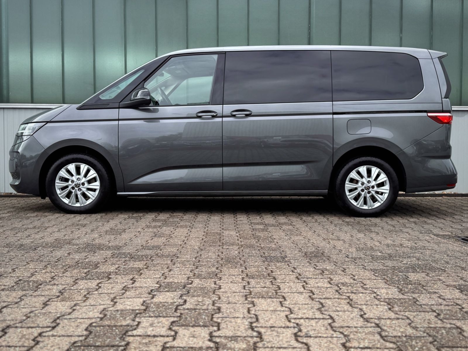 Fahrzeugabbildung Volkswagen T7 Multivan 1.4 TSI eHybrid Lang Life *7-SITZE*