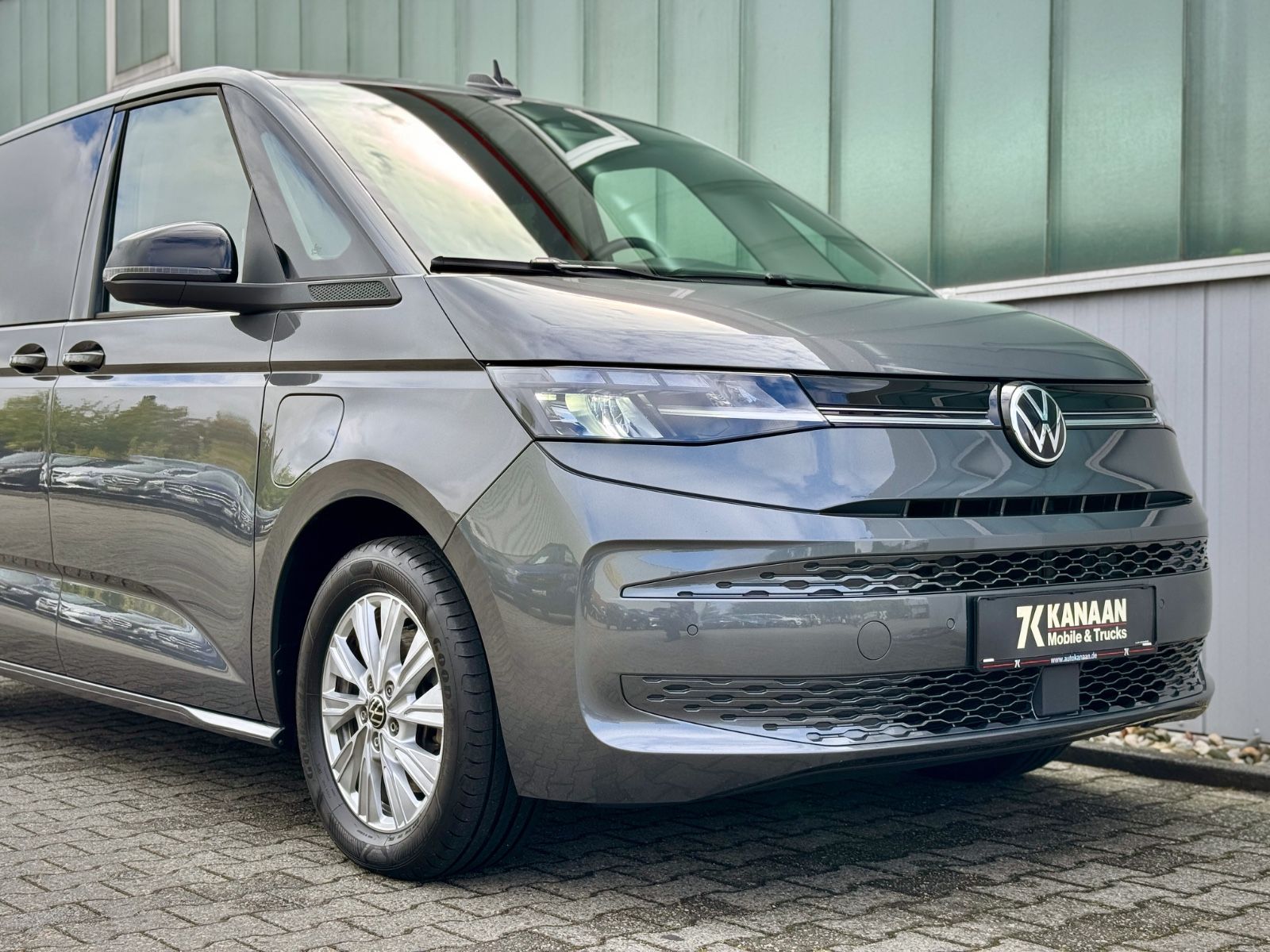 Fahrzeugabbildung Volkswagen T7 Multivan 1.4 TSI eHybrid Lang Life *7-SITZE*