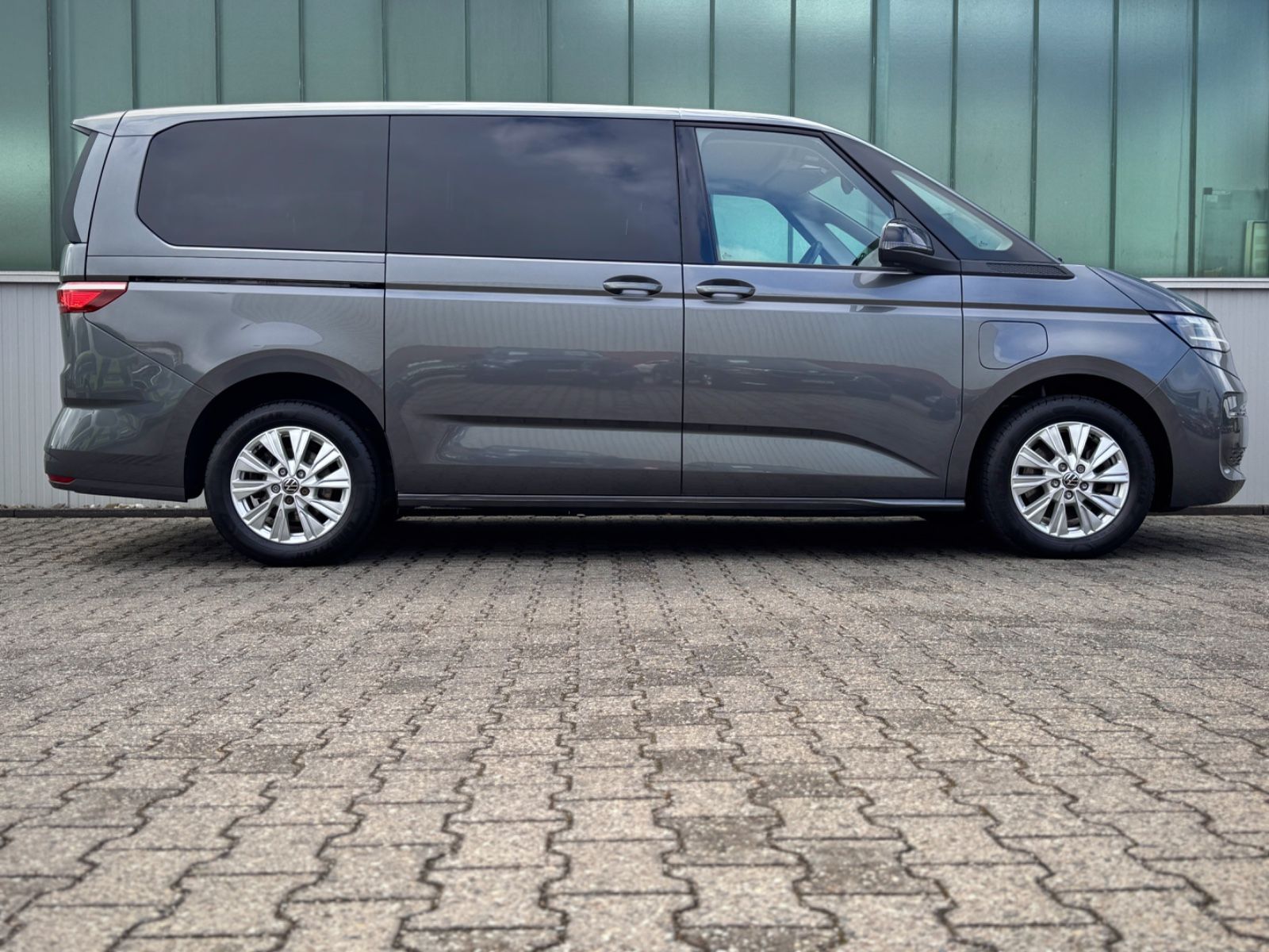 Fahrzeugabbildung Volkswagen T7 Multivan 1.4 TSI eHybrid Lang Life *7-SITZE*