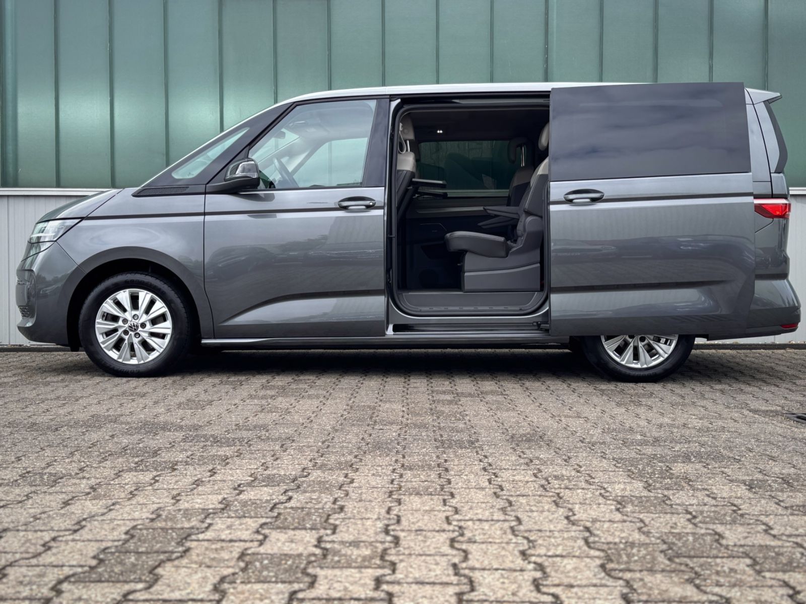 Fahrzeugabbildung Volkswagen T7 Multivan 1.4 TSI eHybrid Lang Life *7-SITZE*