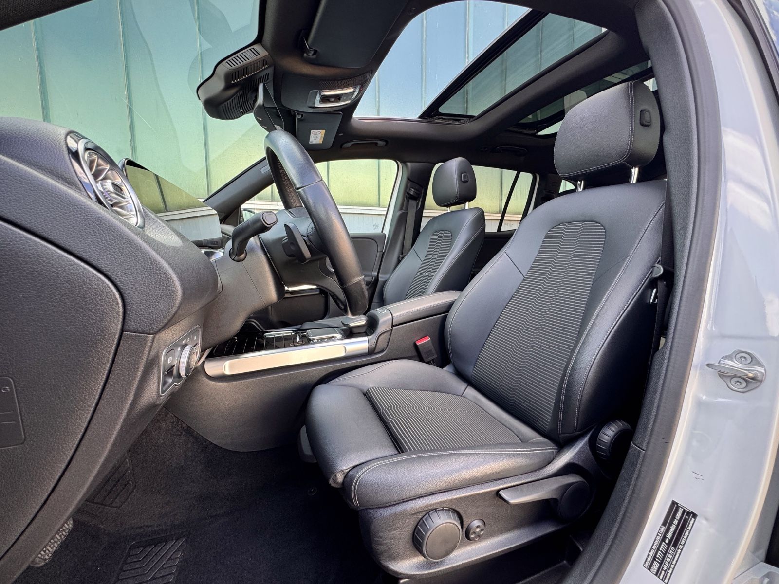 Fahrzeugabbildung Mercedes-Benz GLB 200 Progressive *PANORAMA|NAVI|CAM*