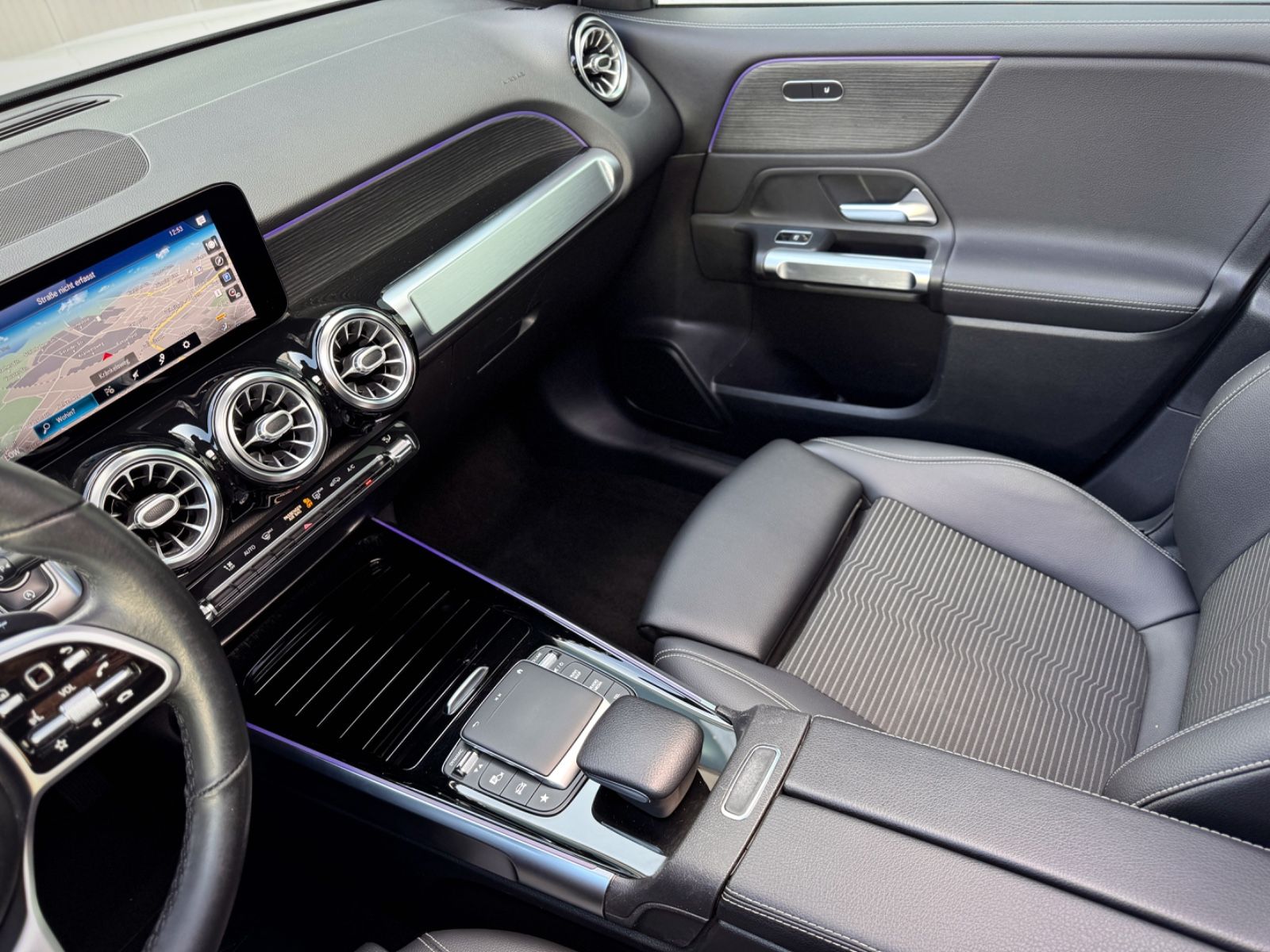 Fahrzeugabbildung Mercedes-Benz GLB 200 Progressive *PANORAMA|NAVI|CAM*