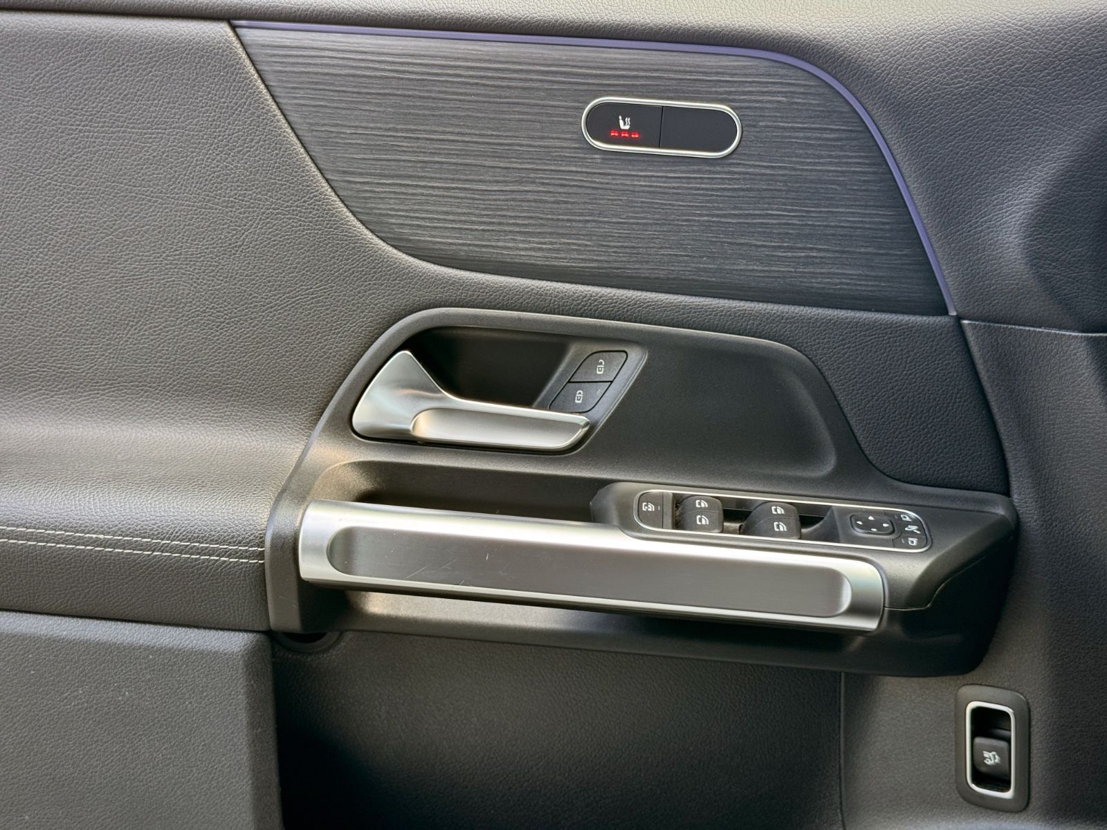 Fahrzeugabbildung Mercedes-Benz GLB 200 Progressive *PANORAMA|NAVI|CAM*