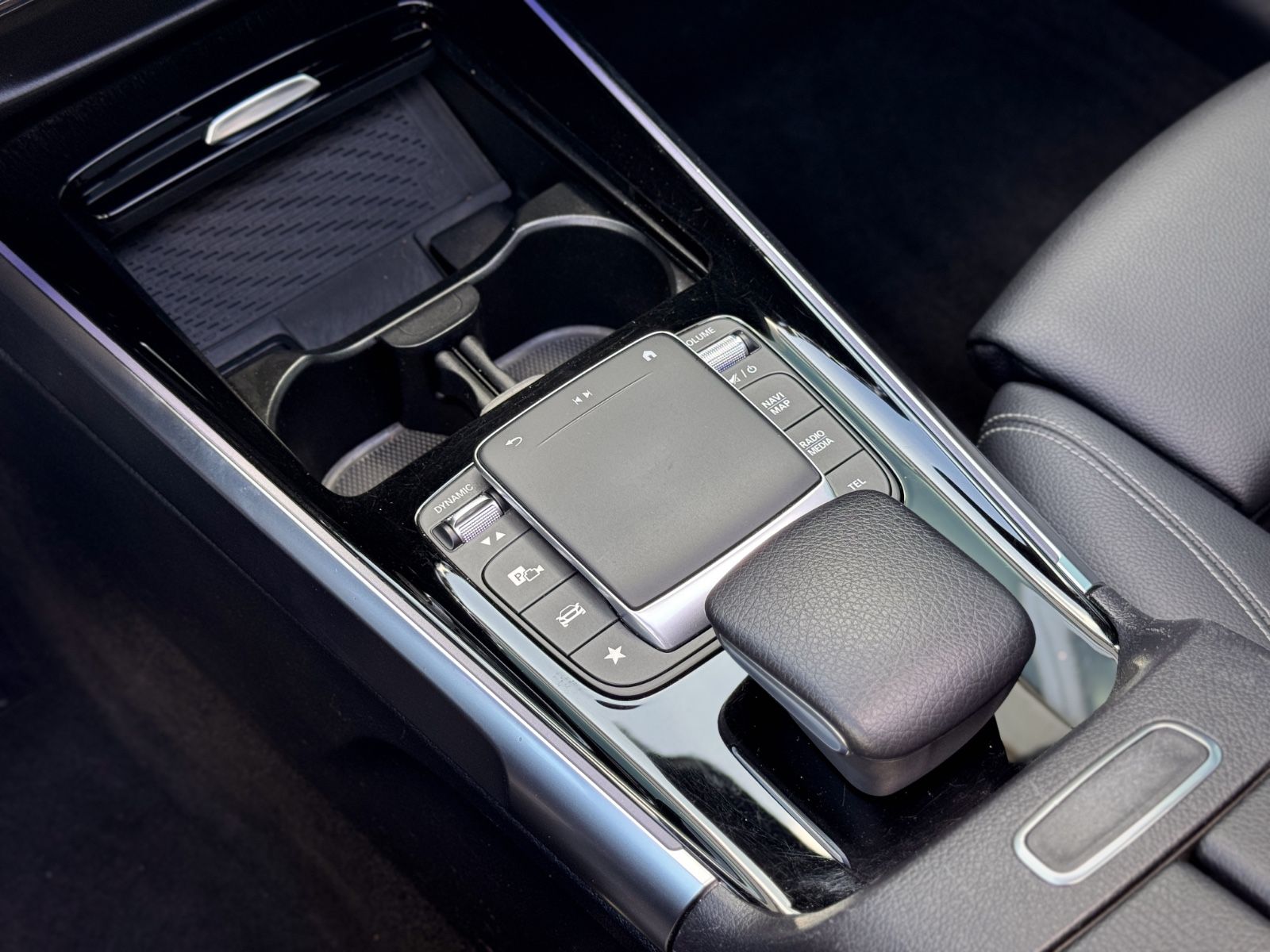 Fahrzeugabbildung Mercedes-Benz GLB 200 Progressive *PANORAMA|NAVI|CAM*