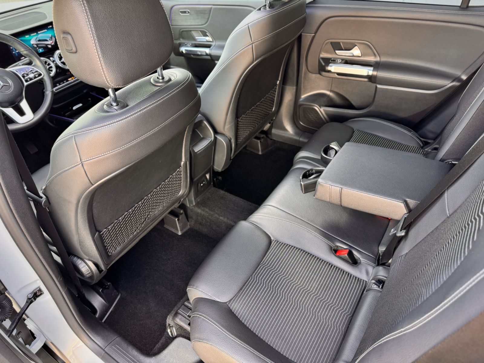 Fahrzeugabbildung Mercedes-Benz GLB 200 Progressive *PANORAMA|NAVI|CAM*