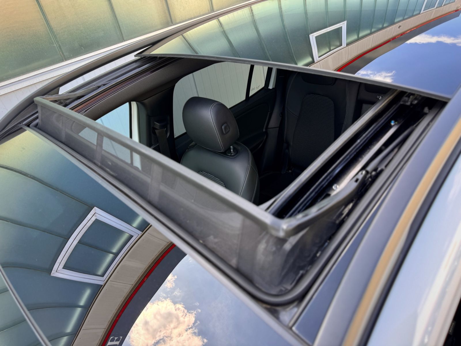 Fahrzeugabbildung Mercedes-Benz GLB 200 Progressive *PANORAMA|NAVI|CAM*