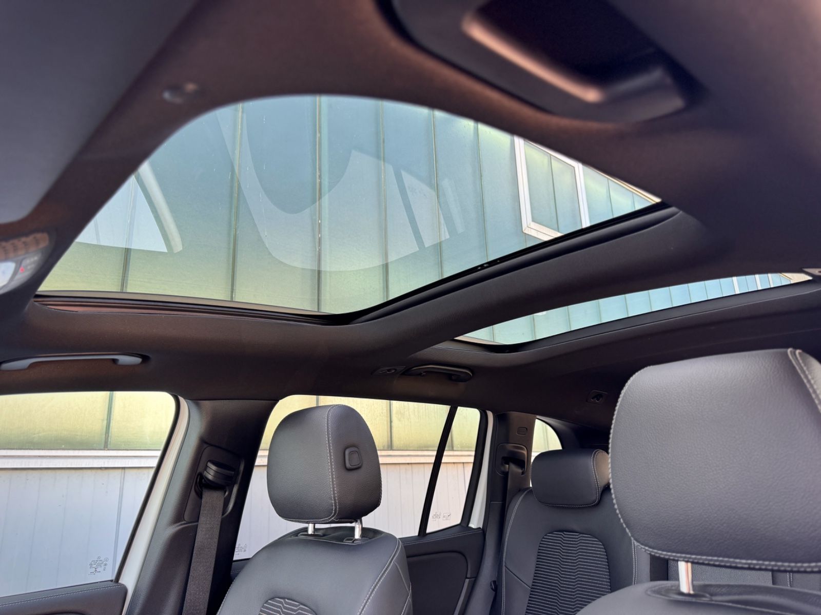 Fahrzeugabbildung Mercedes-Benz GLB 200 Progressive *PANORAMA|NAVI|CAM*