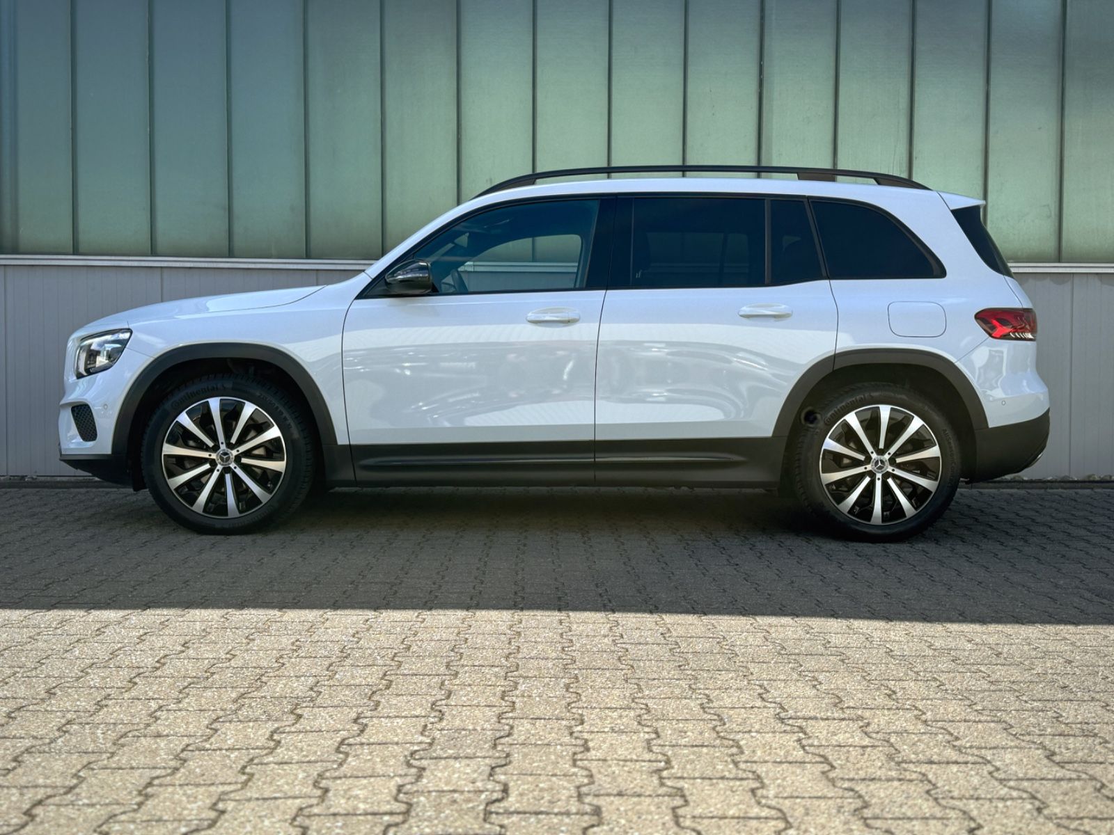Fahrzeugabbildung Mercedes-Benz GLB 200 Progressive *PANORAMA|NAVI|CAM*