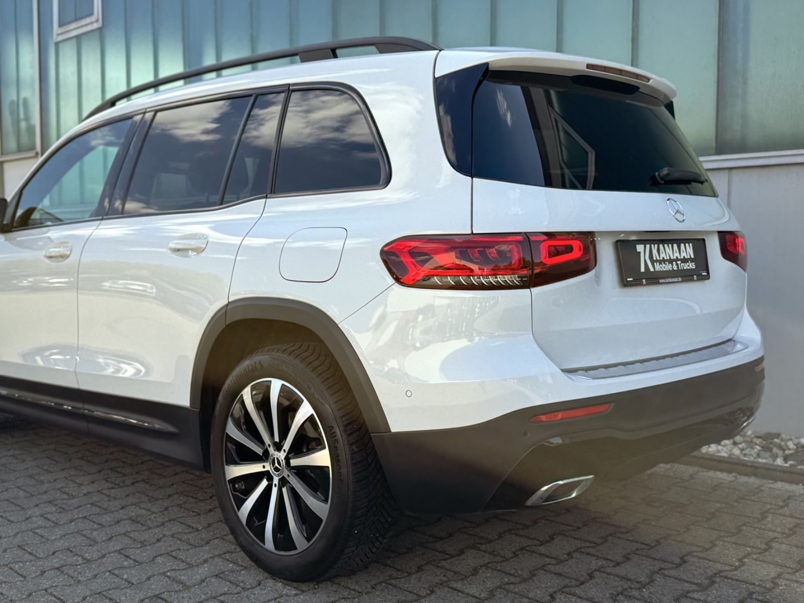 Fahrzeugabbildung Mercedes-Benz GLB 200 Progressive *PANORAMA|NAVI|CAM*