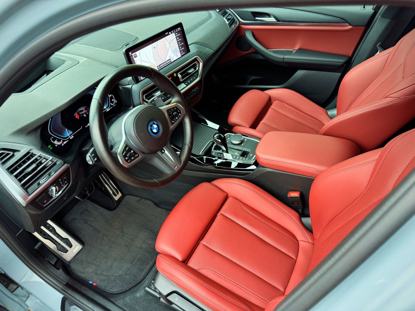 Fahrzeugabbildung BMW X3 xDrive 30e M Sport *HEAD-UP|AHK|ASSIST|LEDER*