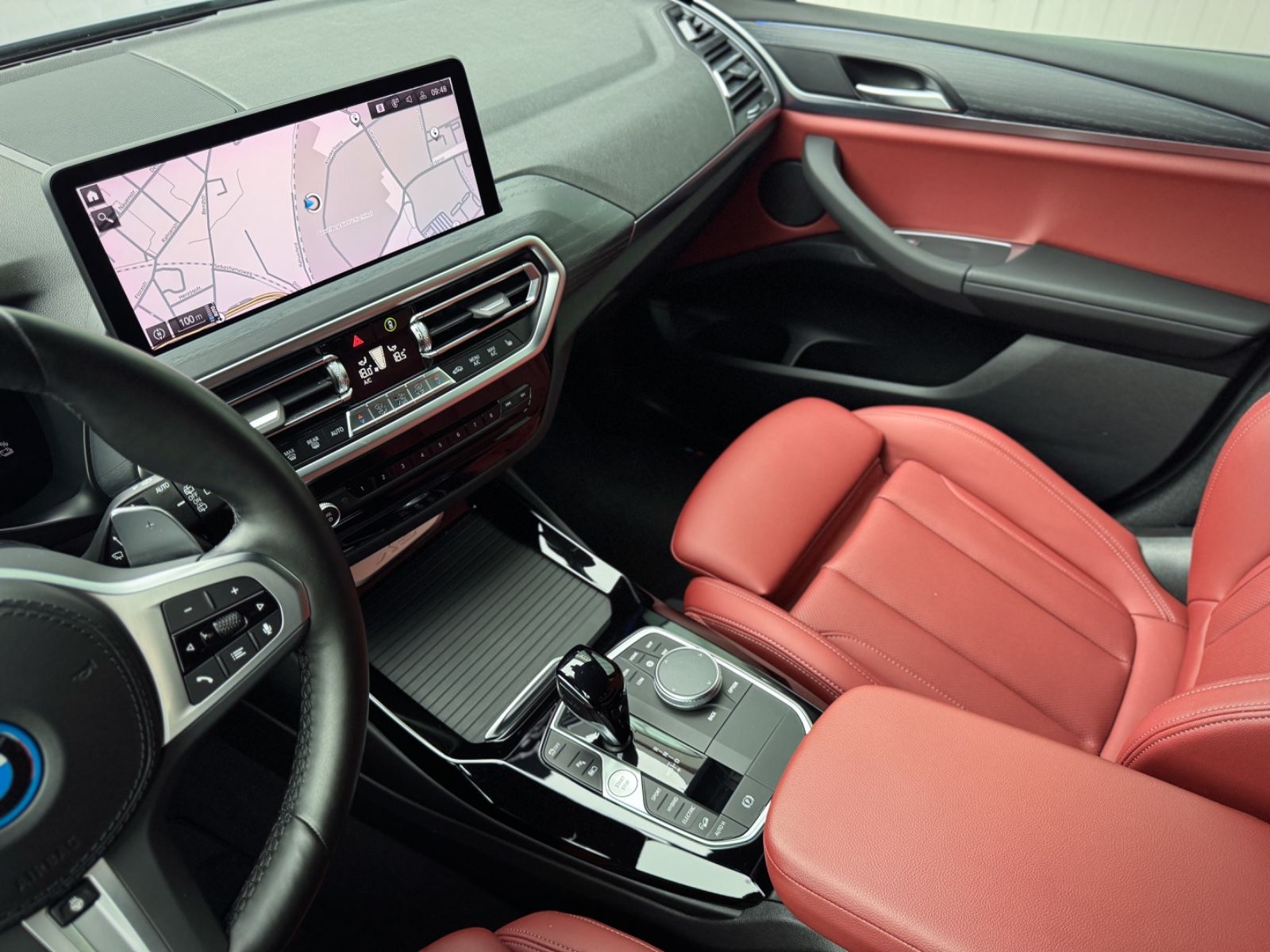 Fahrzeugabbildung BMW X3 xDrive 30e M Sport *HEAD-UP|AHK|ASSIST|LEDER*