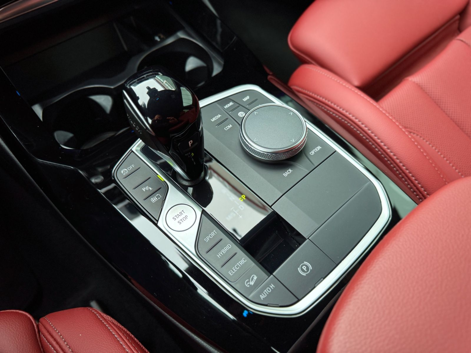 Fahrzeugabbildung BMW X3 xDrive 30e M Sport *HEAD-UP|AHK|ASSIST|LEDER*