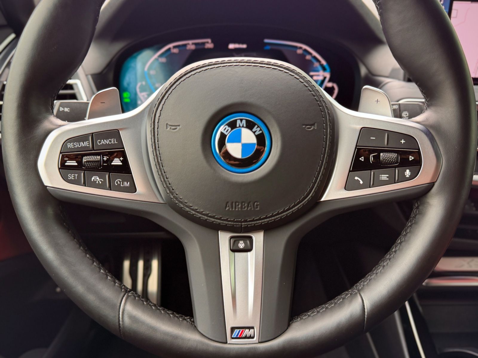 Fahrzeugabbildung BMW X3 xDrive 30e M Sport *HEAD-UP|AHK|ASSIST|LEDER*