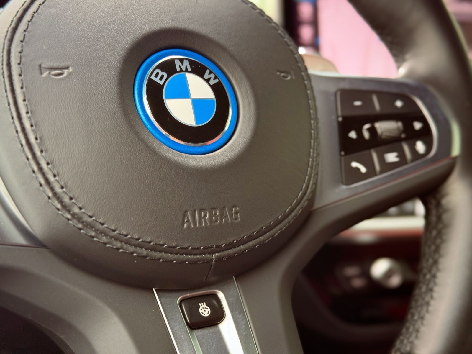 Fahrzeugabbildung BMW X3 xDrive 30e M Sport *HEAD-UP|AHK|ASSIST|LEDER*