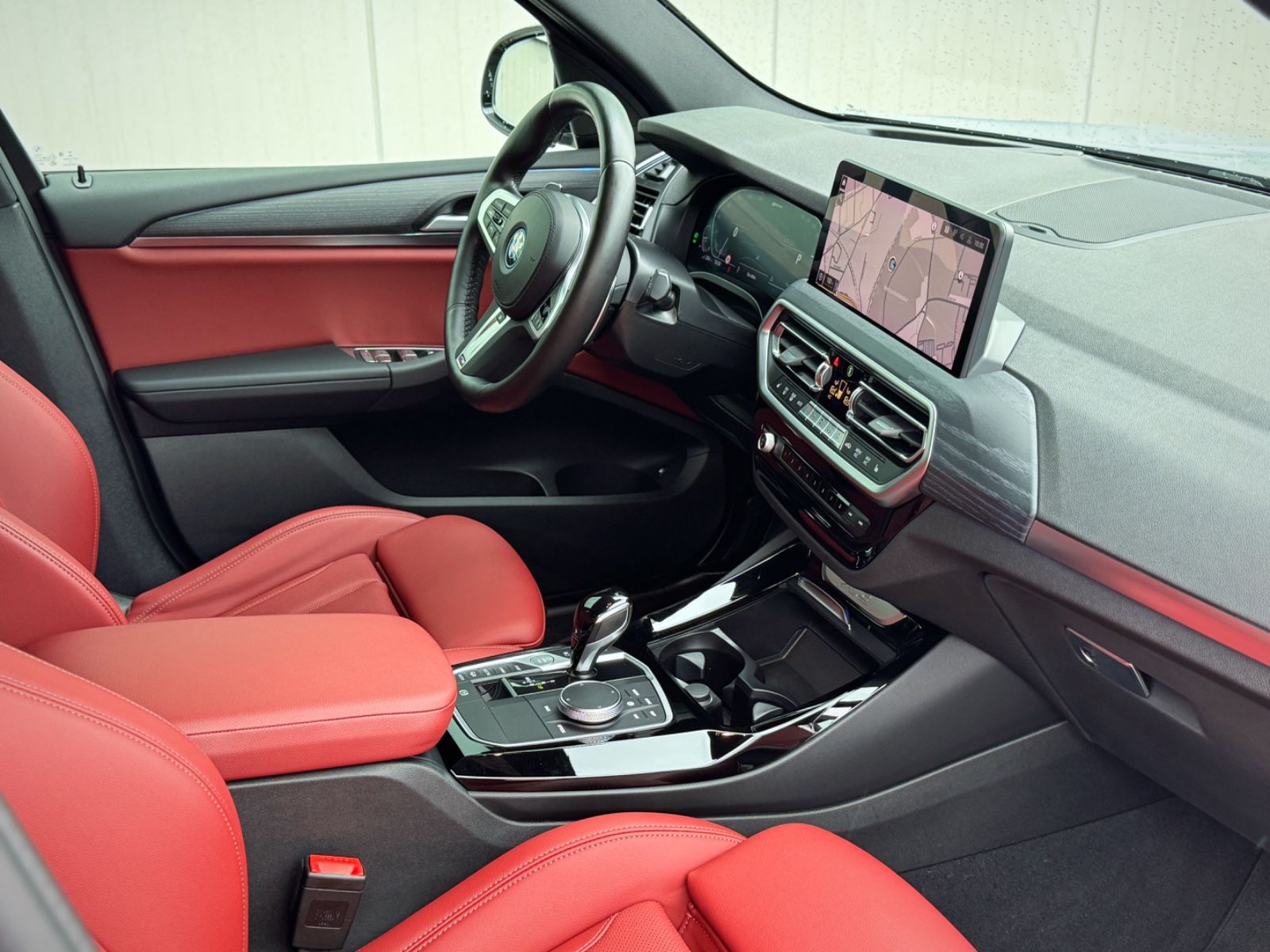 Fahrzeugabbildung BMW X3 xDrive 30e M Sport *HEAD-UP|AHK|ASSIST|LEDER*