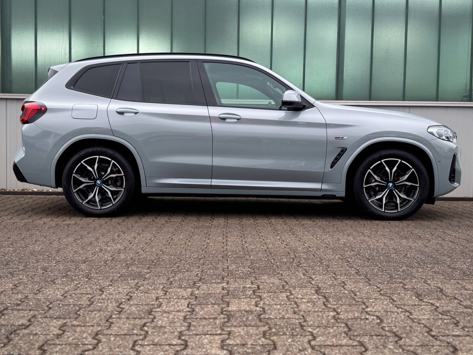 Fahrzeugabbildung BMW X3 xDrive 30e M Sport *HEAD-UP|AHK|ASSIST|LEDER*