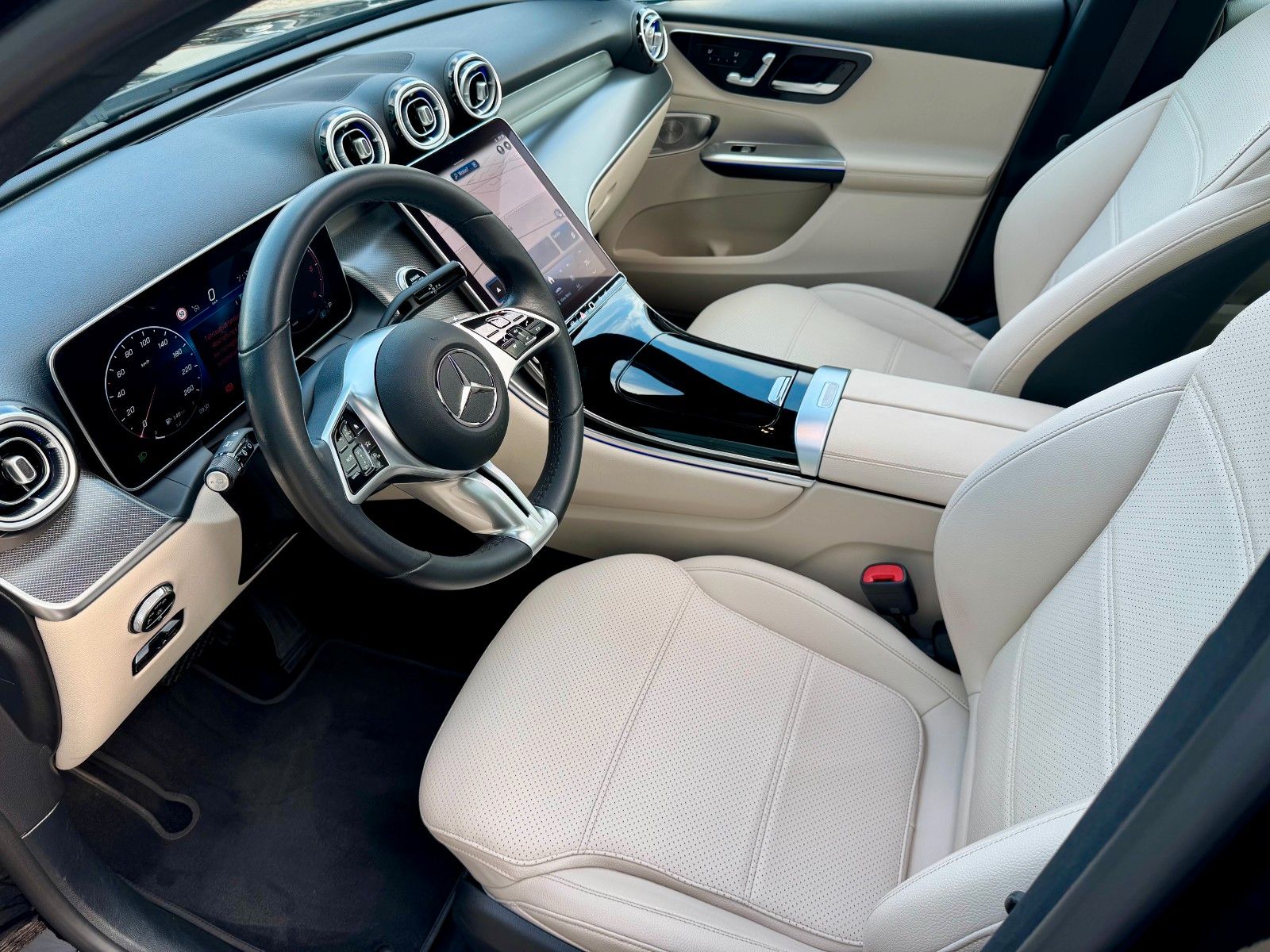 Fahrzeugabbildung Mercedes-Benz GLC 220 d 4Matic Avantgarde *PANORAMA|LED|CAM*