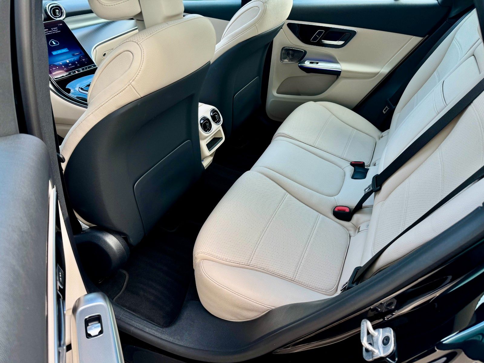 Fahrzeugabbildung Mercedes-Benz GLC 220 d 4Matic Avantgarde *PANORAMA|LED|CAM*