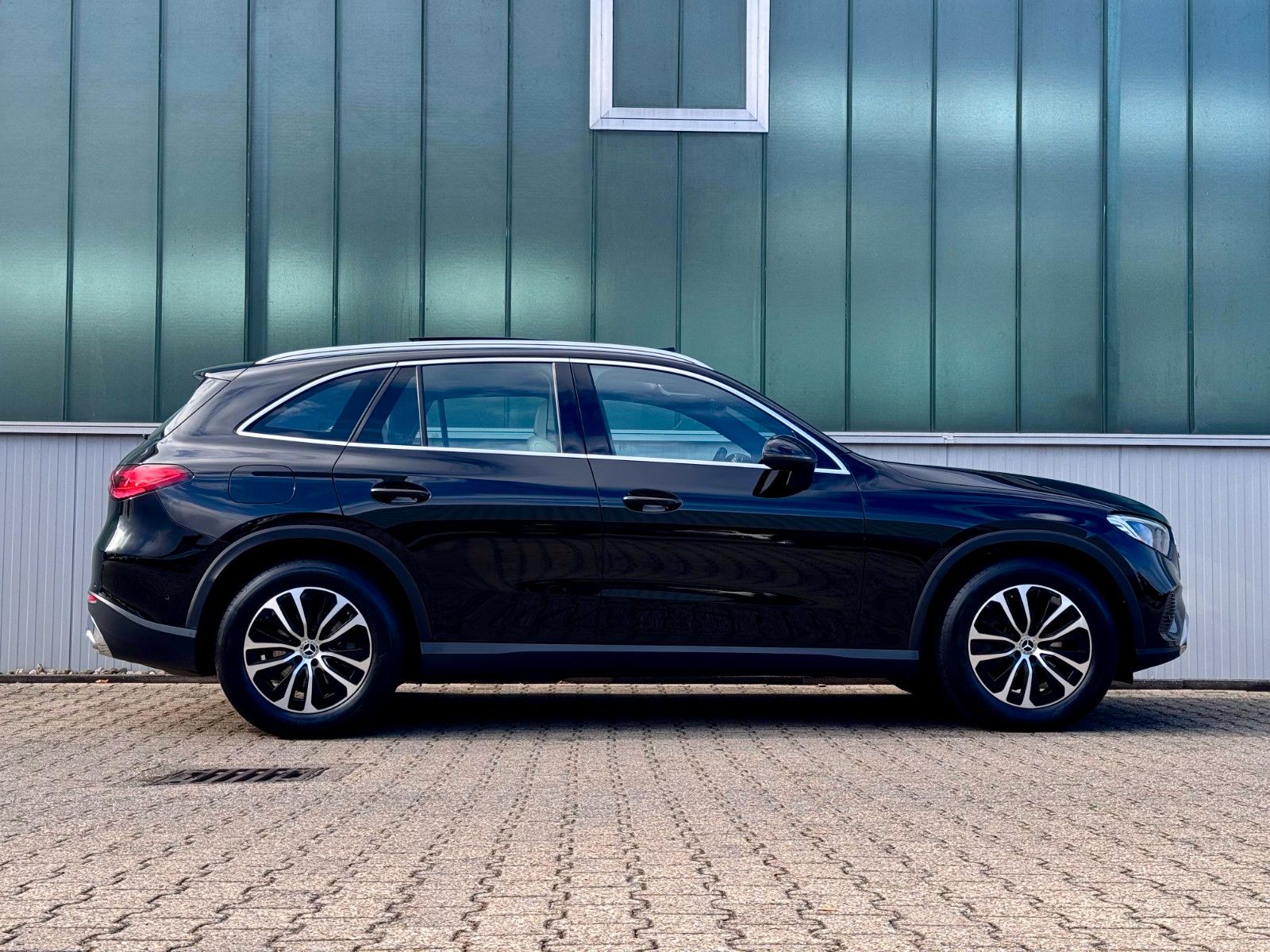 Fahrzeugabbildung Mercedes-Benz GLC 220 d 4Matic Avantgarde *PANORAMA|LED|CAM*