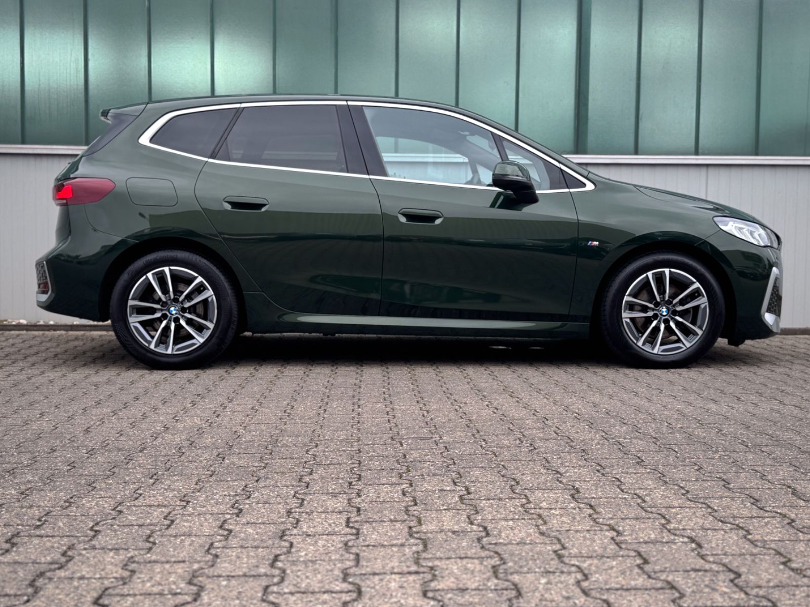 Fahrzeugabbildung BMW 218d Active Tourer M-Sport *CAM|LED|AHK*