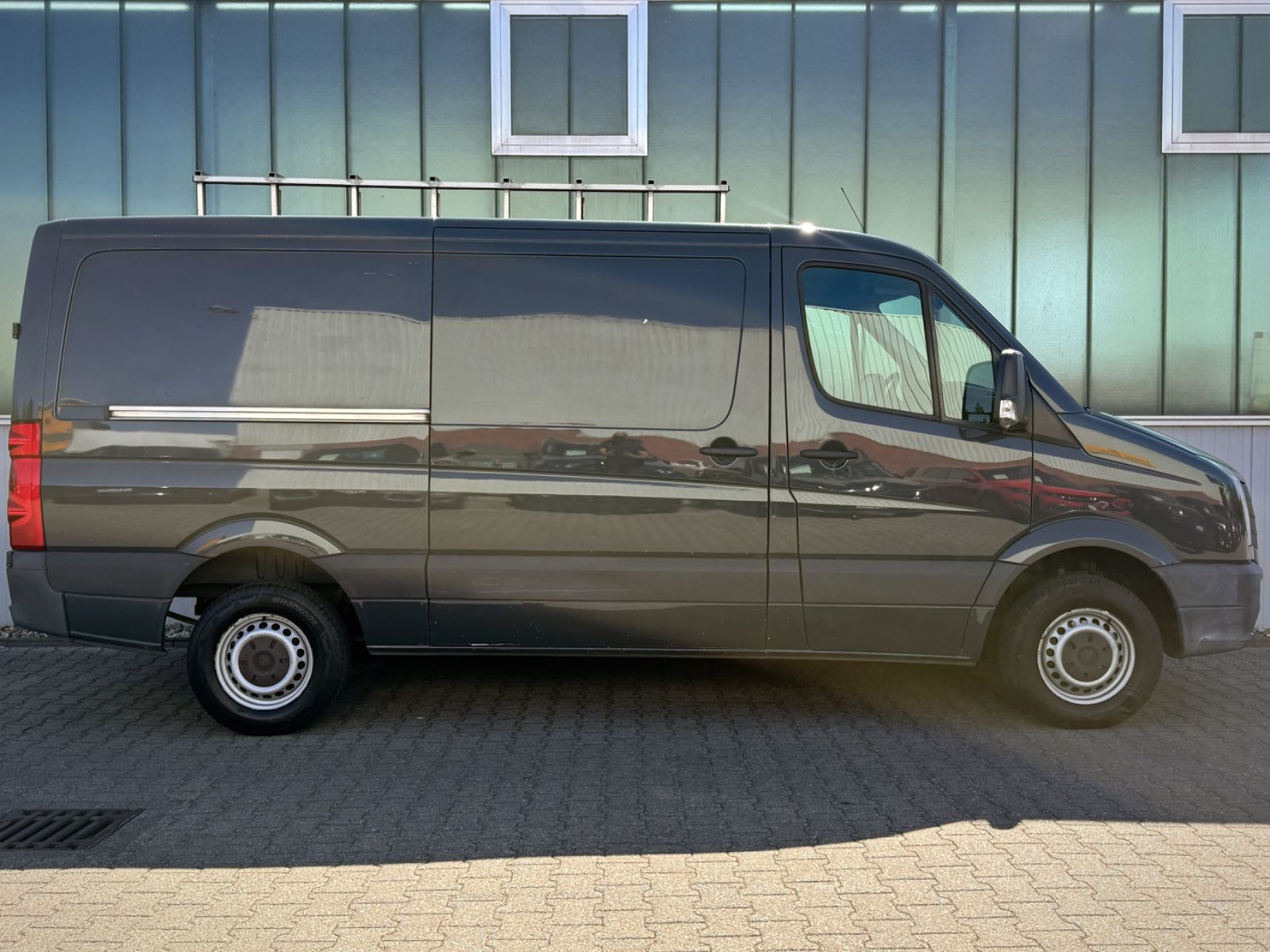 Fahrzeugabbildung Volkswagen Crafter 2.0 TDI Kasten 30 L2H1 *GLASTRANSPORT*