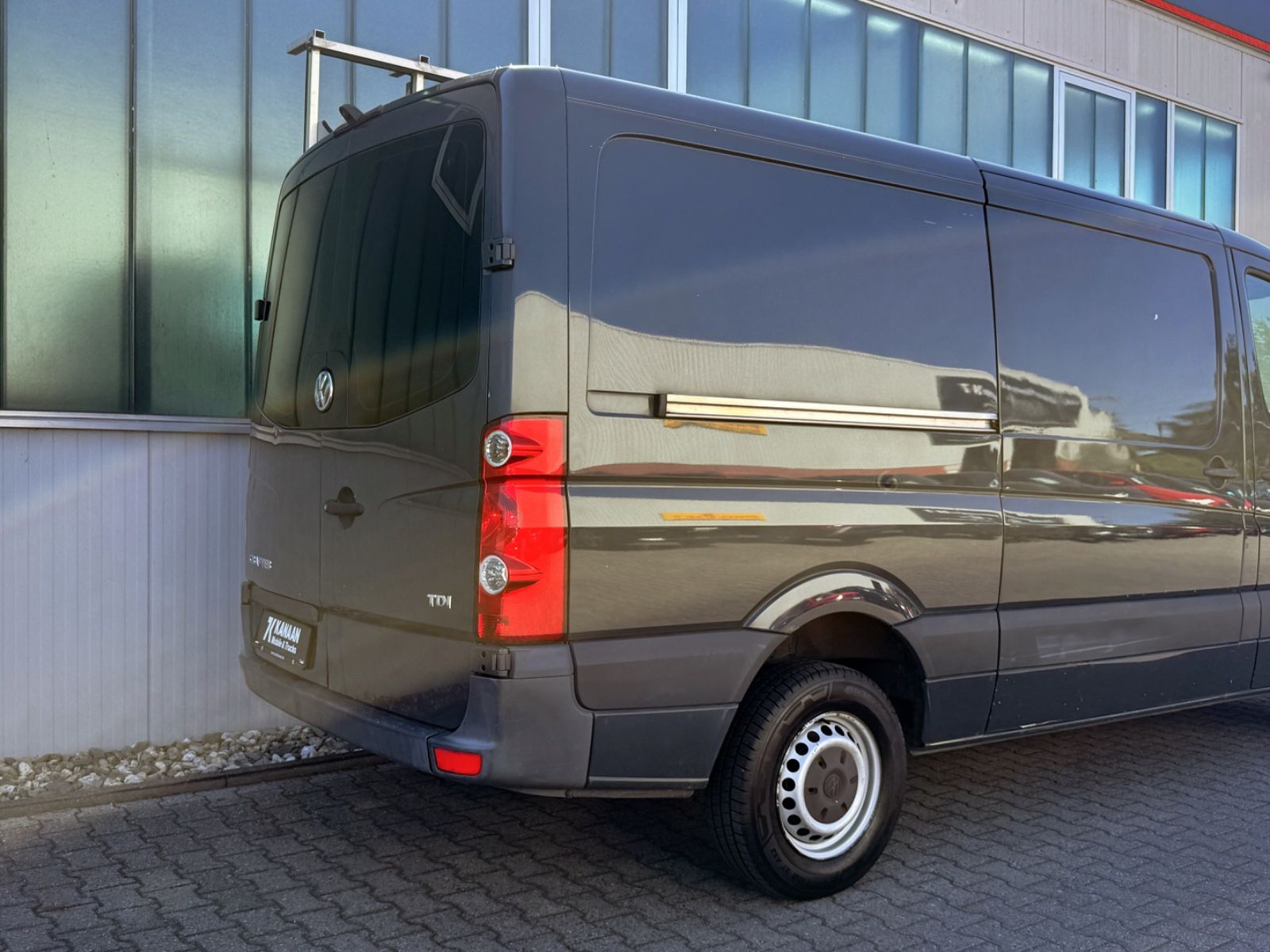 Fahrzeugabbildung Volkswagen Crafter 2.0 TDI Kasten 30 L2H1 *GLASTRANSPORT*
