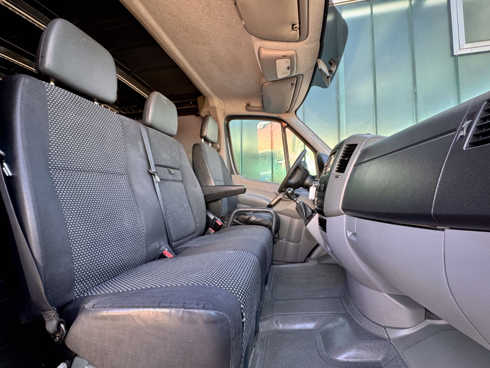 Fahrzeugabbildung Volkswagen Crafter 2.0 TDI Kasten 30 L2H1 *GLASTRANSPORT*