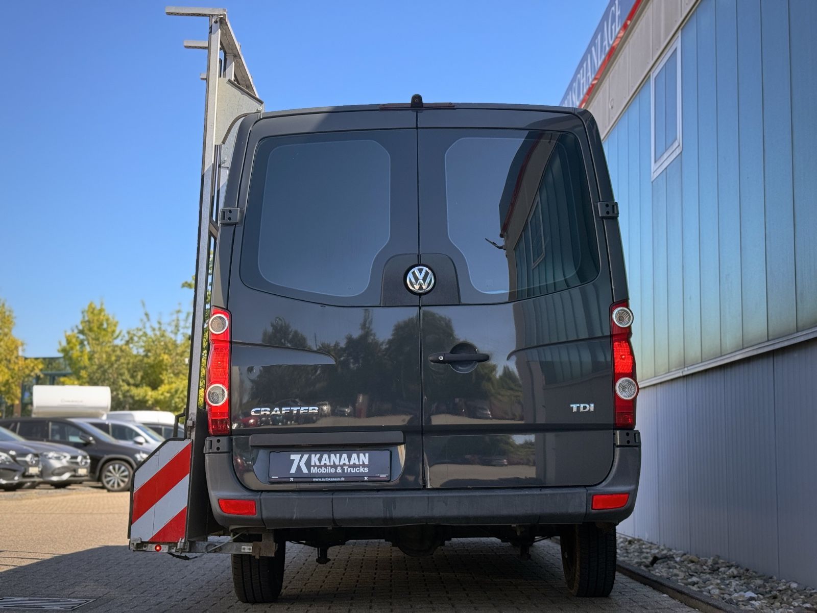 Fahrzeugabbildung Volkswagen Crafter 2.0 TDI Kasten 30 L2H1 *GLASTRANSPORT*