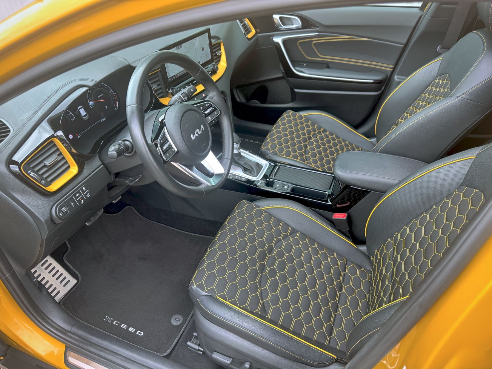 Fahrzeugabbildung Kia XCeed 1.6 T-GDI Xdition *PANORAMA|CAM|EXCLUSIVE*