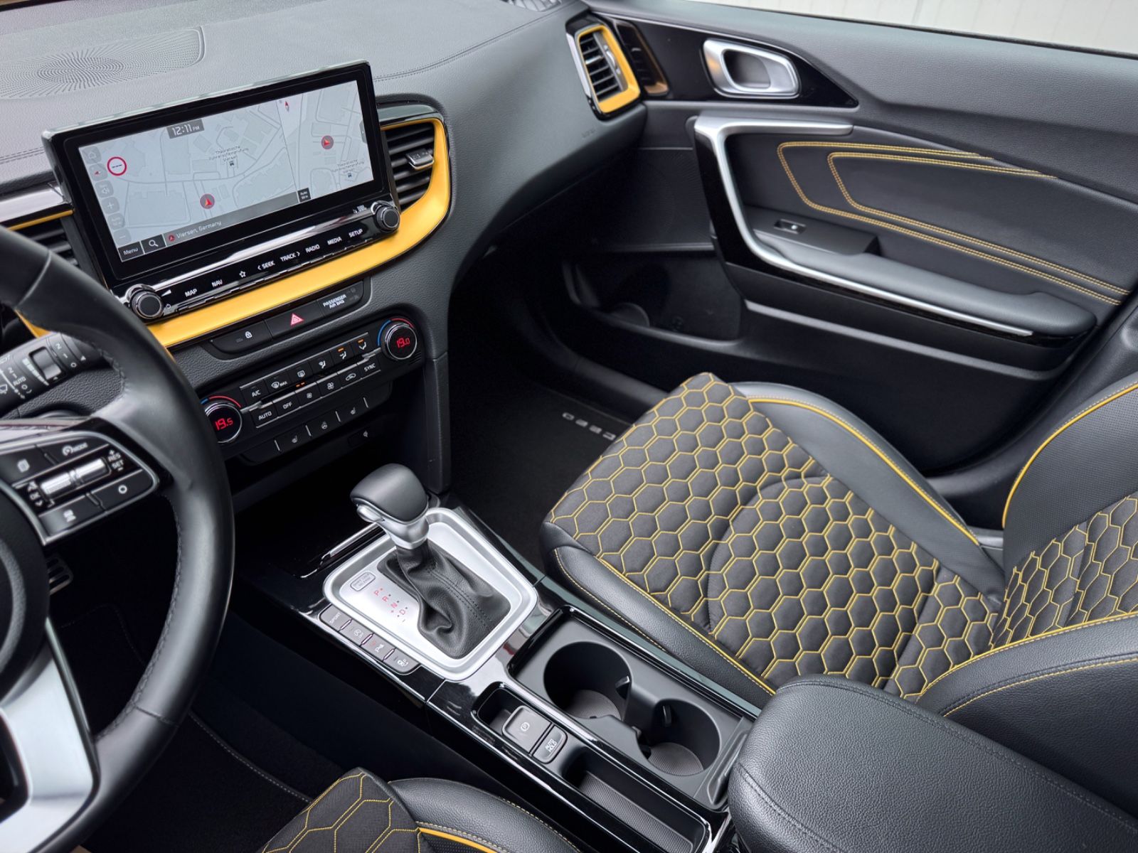 Fahrzeugabbildung Kia XCeed 1.6 T-GDI Xdition *PANORAMA|CAM|EXCLUSIVE*