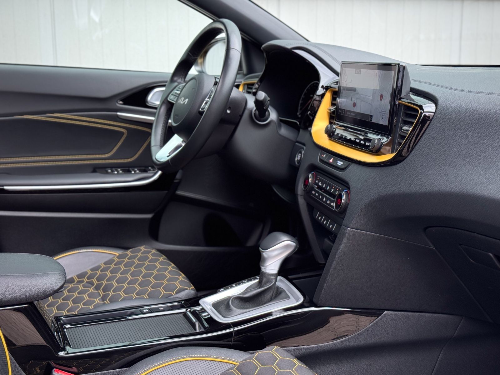 Fahrzeugabbildung Kia XCeed 1.6 T-GDI Xdition *PANORAMA|CAM|EXCLUSIVE*