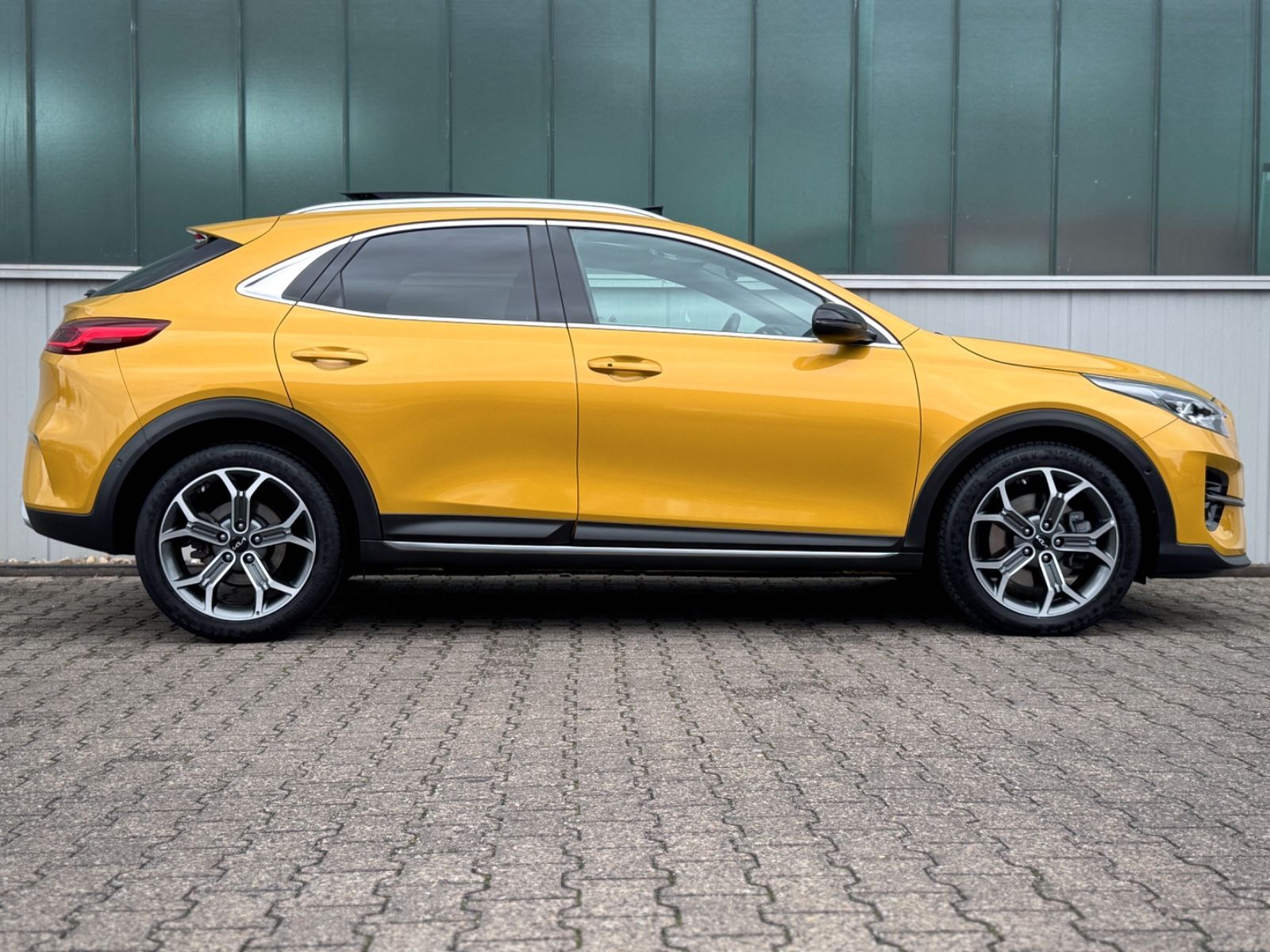 Fahrzeugabbildung Kia XCeed 1.6 T-GDI Xdition *PANORAMA|CAM|EXCLUSIVE*