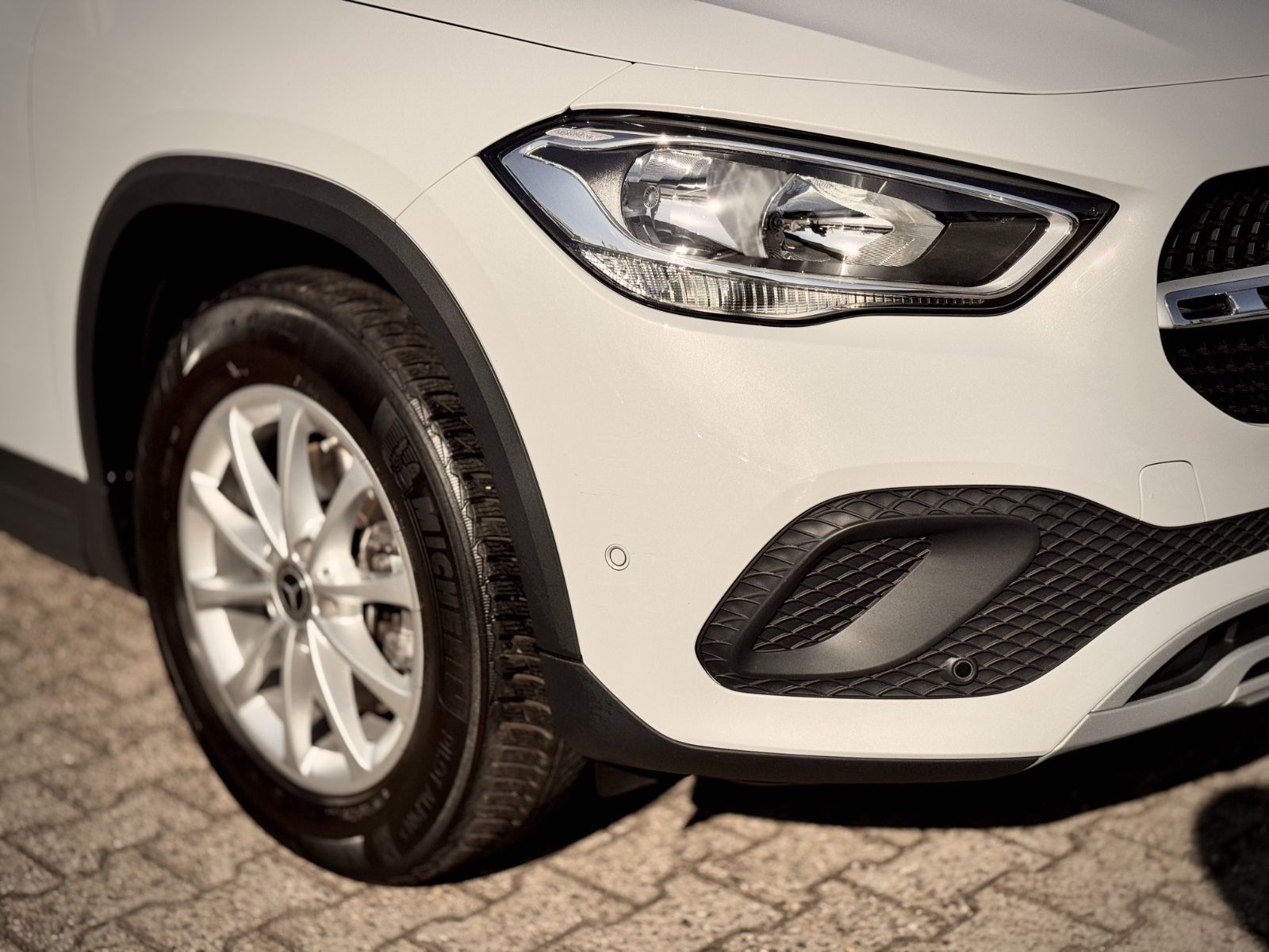 Fahrzeugabbildung Mercedes-Benz GLA 200 Style *NAVI|CAM|CARPLAY*