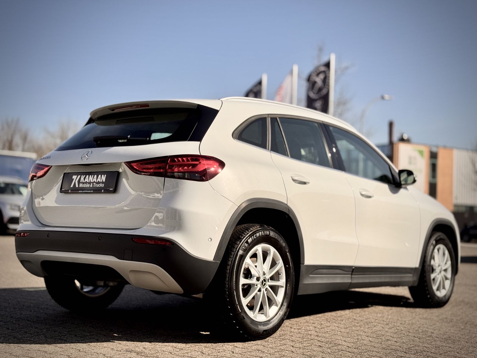 Fahrzeugabbildung Mercedes-Benz GLA 200 Style *NAVI|CAM|CARPLAY*