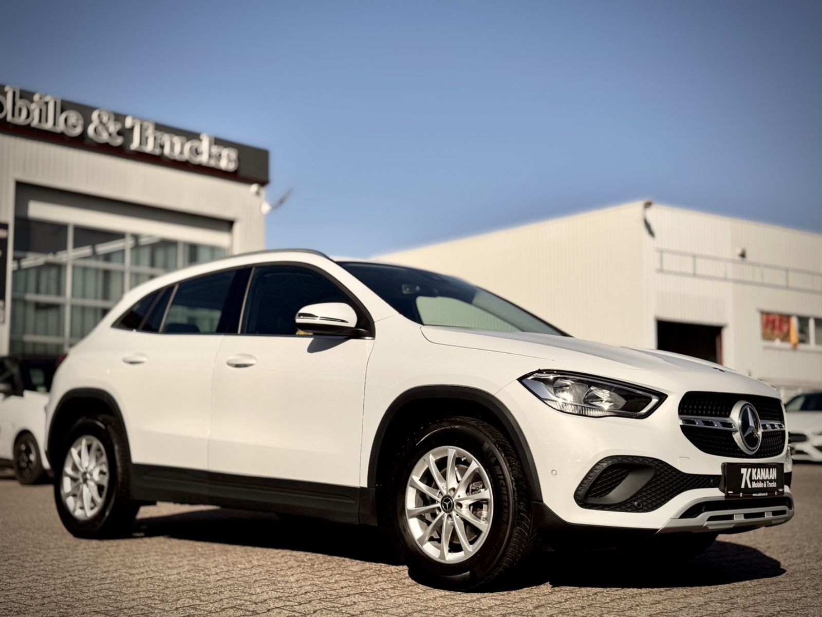 Fahrzeugabbildung Mercedes-Benz GLA 200 Style *NAVI|CAM|CARPLAY*