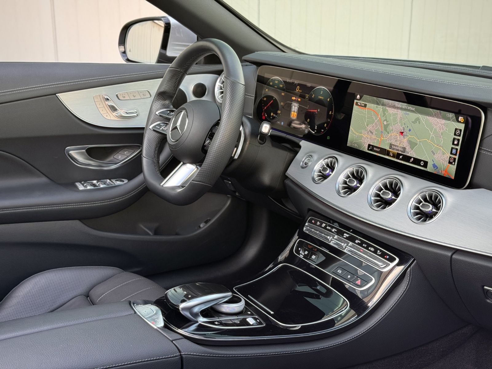 Fahrzeugabbildung Mercedes-Benz E 220d 4Matic Cabriolet *AMG-LINE|ASSIST|LEDER*