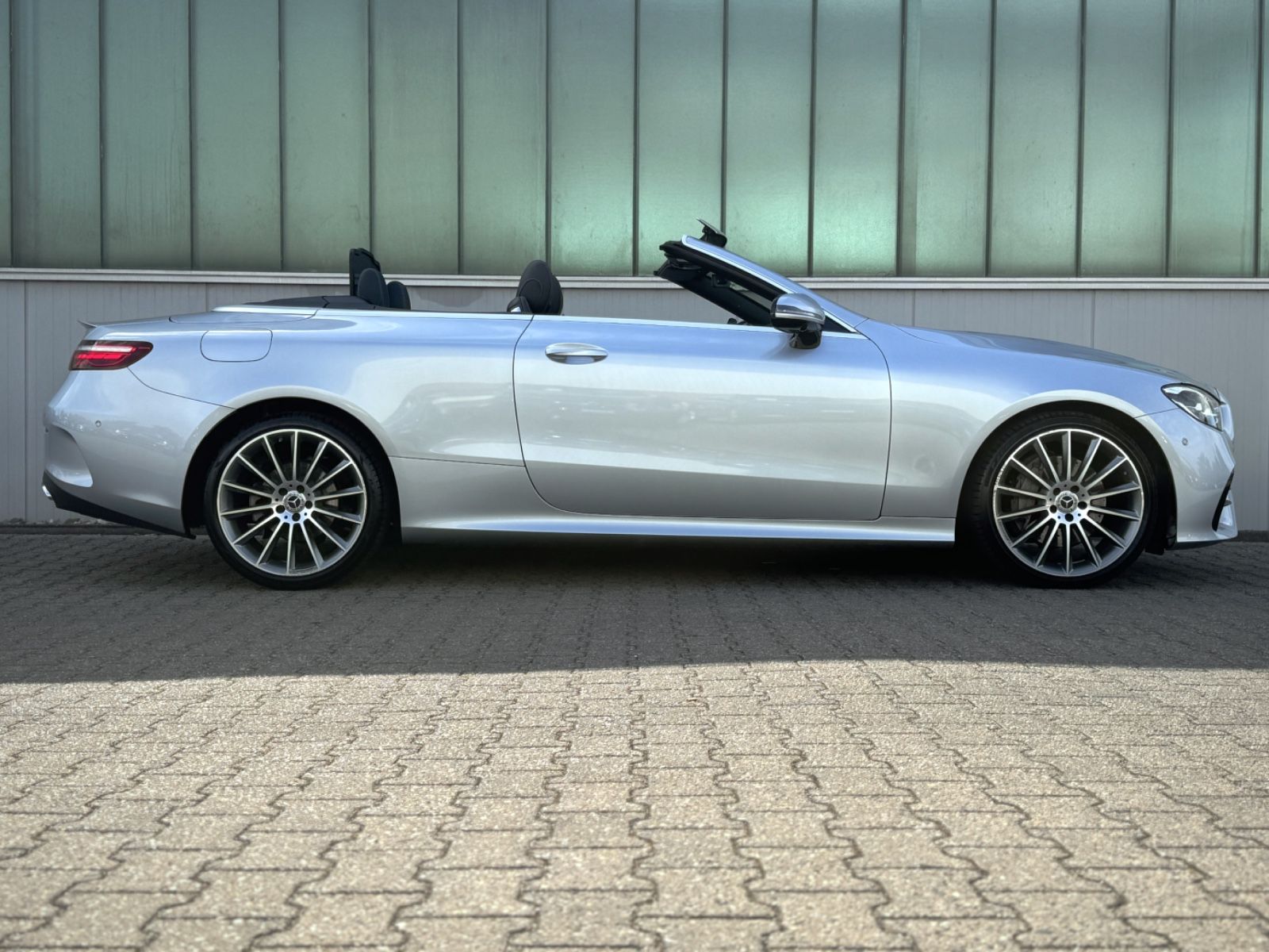 Fahrzeugabbildung Mercedes-Benz E 220d 4Matic Cabriolet *AMG-LINE|ASSIST|LEDER*