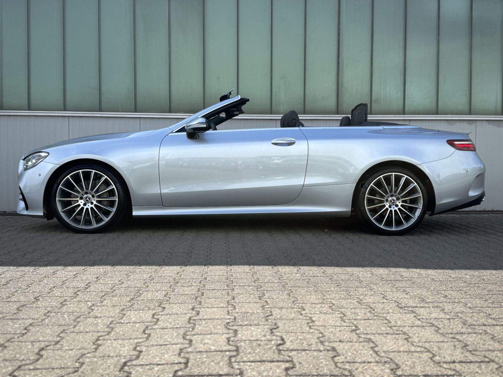Fahrzeugabbildung Mercedes-Benz E 220d 4Matic Cabriolet *AMG-LINE|ASSIST|LEDER*