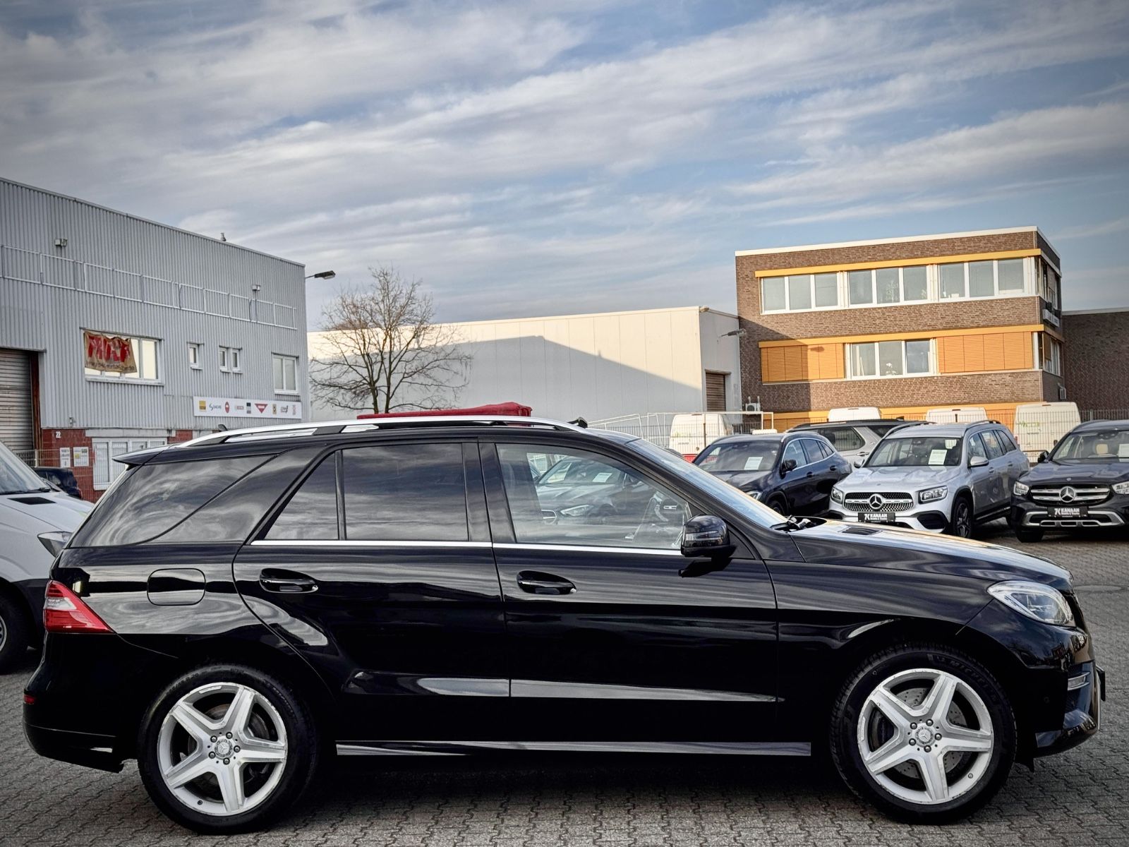 Fahrzeugabbildung Mercedes-Benz ML 400 4Matic AMG *PANORAMA|XENON|CAM*