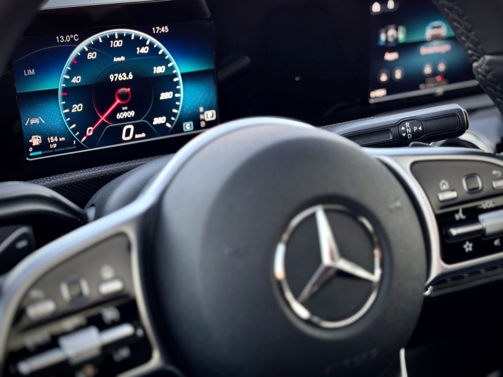 Fahrzeugabbildung Mercedes-Benz A 200d Lim. 4Matic *PANORAMA|LED|DIGITAL*