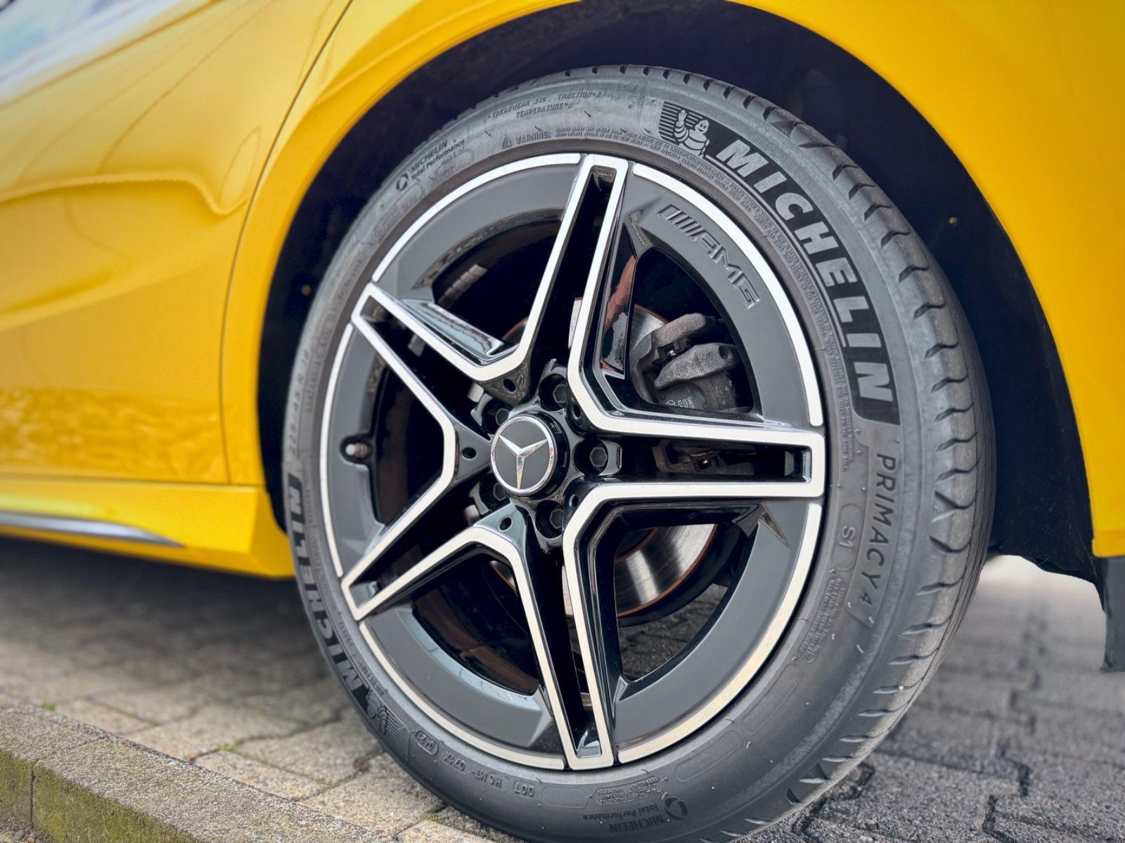 Fahrzeugabbildung Mercedes-Benz CLA 220d 8G Shooting Brake AMG-LINE*LED|AHK|CAM*